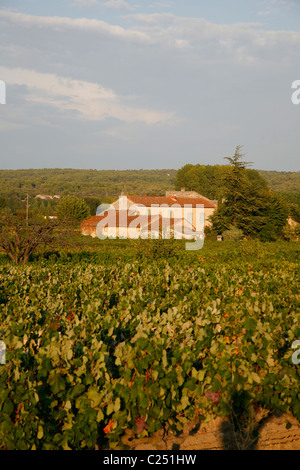 Haus im Bereich Luberon Hills, Vaucluse, Provence, Frankreich. Stockfoto