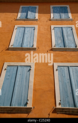 Fensterläden, Orange, Provence, Frankreich. Stockfoto