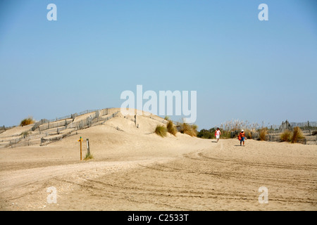 Sanddünen am Strand von lEspiguette in der Camargue Westküste, Provence, Frankreich. Stockfoto