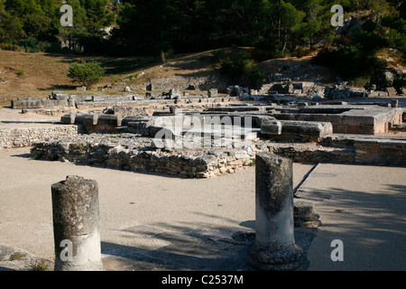 Das Forum, Glanum archäologische Stätte in der Nähe von St Remy de Provence, gegründet du Rhône, Provence, Frankreich. Stockfoto