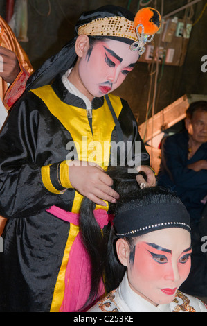 Chinesische Schauspieler hinter der Bühne in Bangkok, Thailand Stockfoto