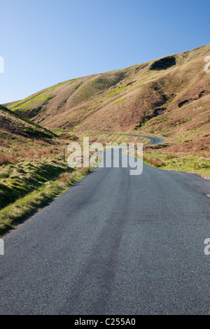 Straße durchschneidet den Trog Bowland, der Wald von Bowland, Lancashire, England, UK Stockfoto