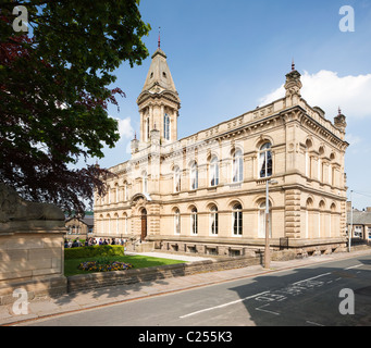 Das Rathaus in an der Victoria Road in Saltaire, Yorkshire, Großbritannien Stockfoto