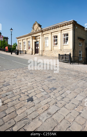 Der Bahnhof Nachschlagen von Victoria Road in Saltaire, Yorkshire, Großbritannien Stockfoto