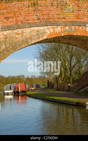 Regenbogen-Brücke bei Foxton Schleusen Stockfoto