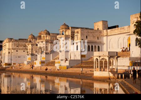 Den Sonnenuntergang "Glühen in der Heiligen Stadt Pushkar; Rajasthan, Indien Stockfoto