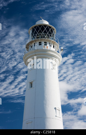 Der Leuchtturm am Flamborough Head betrachtet aus dem Parkplatz, Flamborough, East Yorkshire Stockfoto