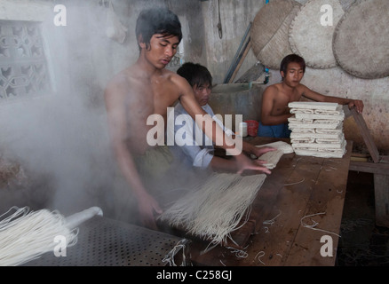 Nudelfabrik. Hsipaw. Nördlichen Shan Staat. Myanmar Stockfoto