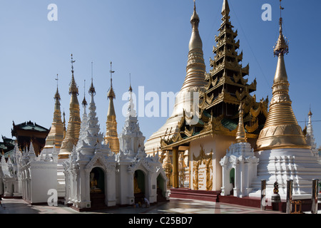 Innenraum der größte buddhistische Tempel Shwedagon-Pagode, Rangun, Burma. Stockfoto