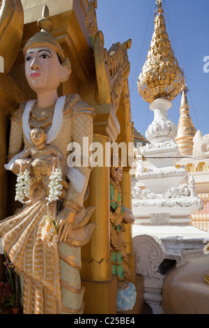 Innenraum der größte buddhistische Tempel Shwedagon-Pagode, Rangun, Burma. Stockfoto