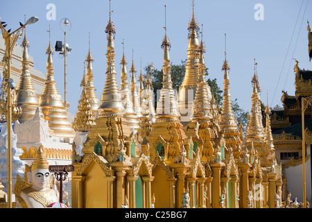 Innenraum der größte buddhistische Tempel Shwedagon-Pagode, Rangun, Burma. Stockfoto