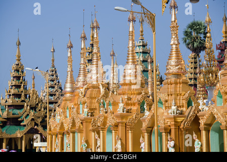 Innenraum der größte buddhistische Tempel Shwedagon-Pagode, Rangun, Burma. Stockfoto