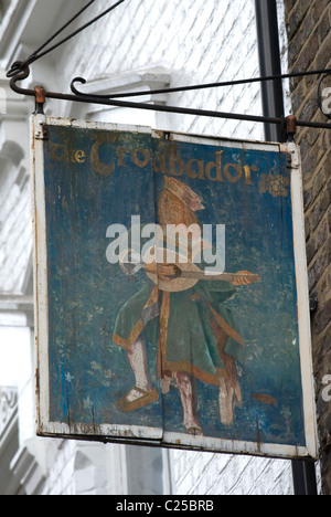 verblasste Inn Zeichen der Troubadour (auf Schild nicht falsch geschrieben), ein Restaurant, Café-Bar und Volksmusik Veranstaltungsort in London, england Stockfoto