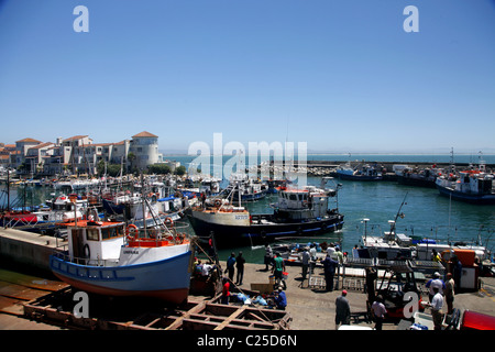 ANGELBOOTE/Fischerboote & STARTENDE JETTY ST. FRANCIS Hafen EASTERN CAPE in Südafrika 26. Januar 2011 Stockfoto