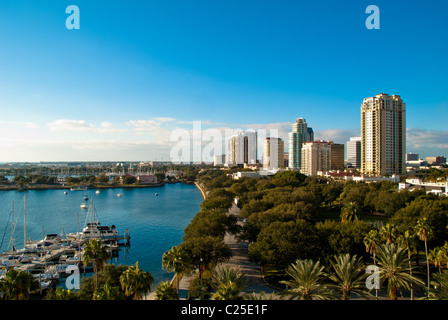 Skyline der Stadt mit Blick auf Tampa Bay in St. Petersburg, Florida Stockfoto