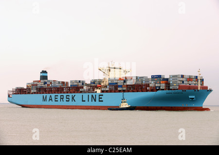 Maersk Edmonton Containerschiff, Eingabe Hafen Felixstowe, Suffolk, UK. Stockfoto