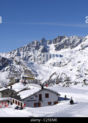 Skifahren in Italien von Cervinia, Valtournache Stockfoto