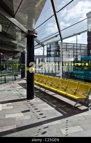 Busse und Bus-Station-Endstation   Merseytravel Busbahnhof in Liverpool One, Merseyside, England Stockfoto