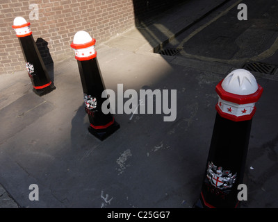 City of London Poller markieren die Grenze von der Londoner City Square mile Stockfoto