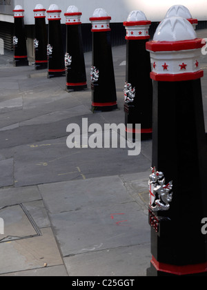 City of London Poller markieren die Grenze von der Londoner City Square mile Stockfoto