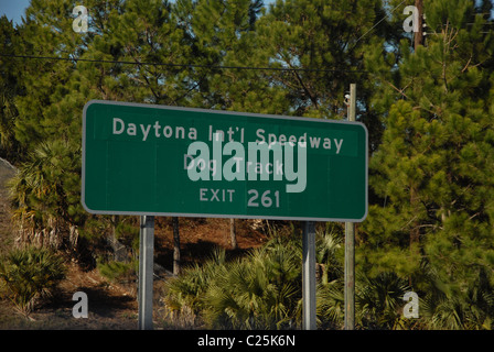 Ein Schild begrüßt Menschen Daytona International Speedway in Daytona Beach, Florida. Stockfoto