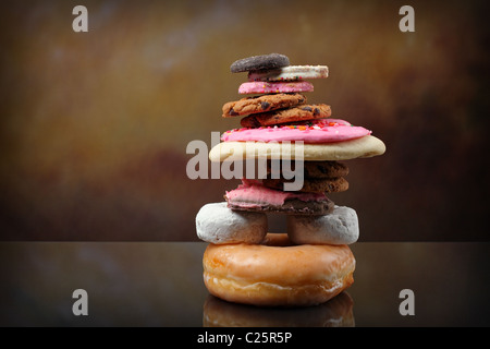 Haufen von Kekse und Süßigkeiten im Zen-stack Stockfoto