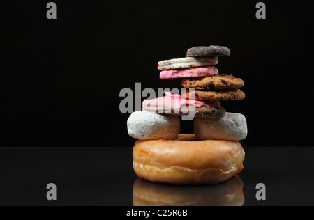 Haufen von Kekse und Süßigkeiten im Zen-stack Stockfoto