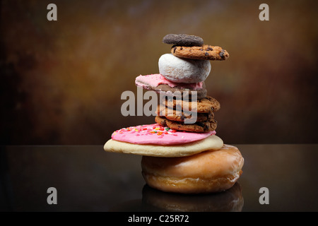 Haufen von Kekse und Süßigkeiten im Zen-stack Stockfoto