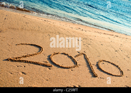 Jahr 2010 in den Sand geschrieben Stockfoto