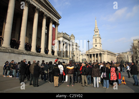 Drängen Sie sich gerade Straße Entertainer auf dem Trafalgar Square Stockfoto