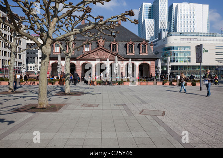 Die Hauptwache ist ein zentraler Punkt von Frankfurt Am Main und ist einer der berühmtesten Plätze in der Stadt. Stockfoto