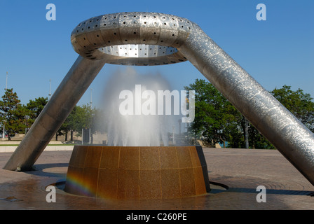 Regenbogen & Noguchi Brunnen Hart Plaza Detroit Michigan/USA Stockfoto