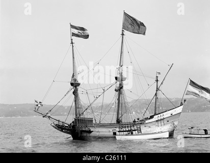 Half Moon neu eingegeben Hudson River nach einer Abwesenheit von 300 Jahren - eine Nachbildung des Hudsons Halbmond segelt auf Hudson River 1909 Stockfoto