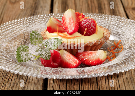 Dessert - Tarte kleine Früchte mit pudding Stockfoto