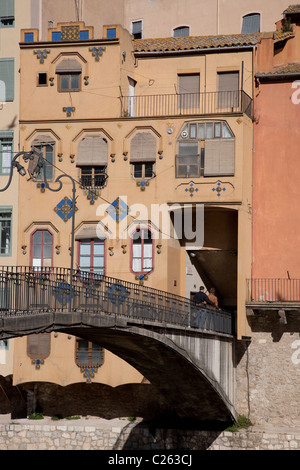 Gomez-Brücke über den Fluss Onyar in Girona, Katalonien, Spanien Stockfoto