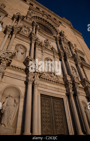 Wichtigsten Fassade der Kathedrale Kirche in Girona, Katalonien, Spanien Stockfoto