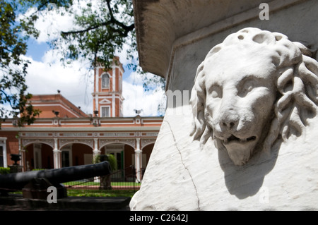 Geformte Löwenkopf im Hof des Museo Histórico Nacional, Parqu Lezama, Buenos Aires, Argentinien Stockfoto