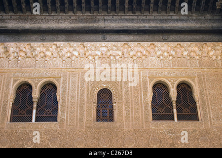 Palast von Alhambra, Granada, Andalusien, Spanien. Detail der Patio del Cuarto Dorado. Stockfoto