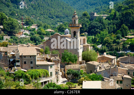 Das Dorf mit der Real Cartuja (Chartherhouse) de Jesus de Nazaret. Valldemossa. Mallorca. Balearischen Inseln. Spanien. Stockfoto