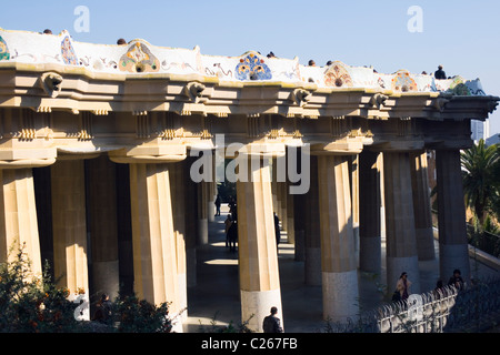 Barcelona, Spanien. Die Halle der hundert Säulen in den Parc Güell. Stockfoto