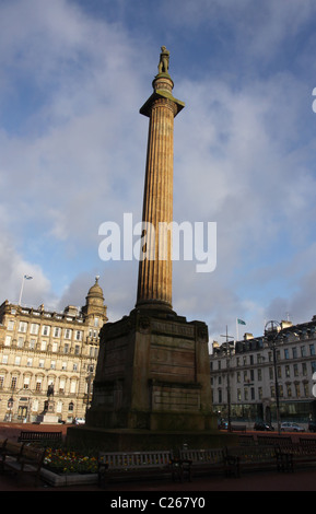 Statue von Sir Walter Scott auf Spalte George Square Glasgow Schottland april 2011 Stockfoto
