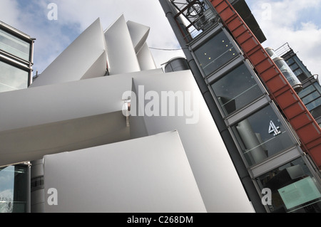 Kanal 4 Gebäude Logo Skulptur Horseferry Road Stockfoto