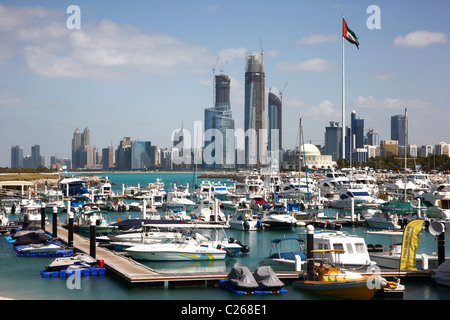 Skyline, Yacht Club, Marina, von Abu Dhabi, der Hauptstadt der Vereinigten Arabischen Emirate. Stockfoto