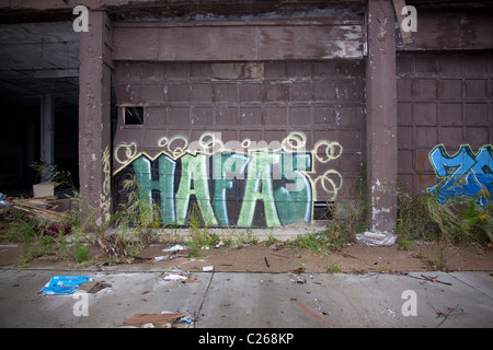 Graffiti an leer stehenden Gebäude Ostseite von Detroit Michigan USA Stockfoto
