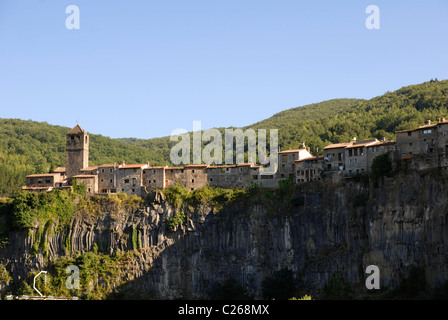 Castellfollit De La Roca, Parque Natural De La Zona Volcánica De La Garrotxa, Girona, Katalonien, Spanien Stockfoto