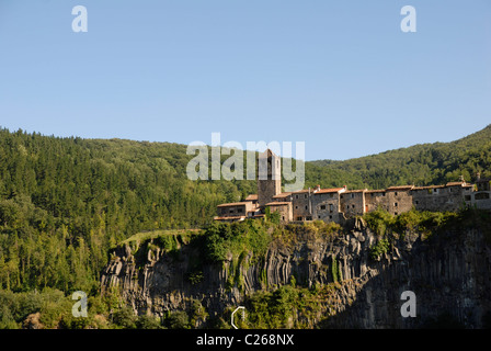 Castellfollit De La Roca, Parque Natural De La Zona Volcánica De La Garrotxa, Girona, Katalonien, Spanien Stockfoto