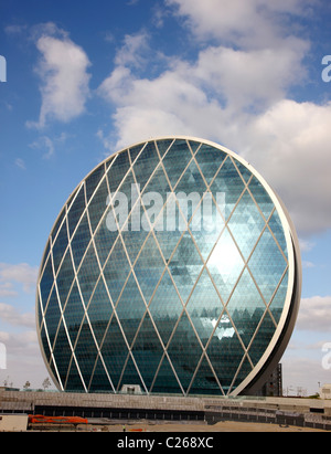 Sitz der Immobiliengesellschaft ALDAR, in eine Runde Form. "Die Münze" genannt. Abu Dhabi, Vereinigte Arabische Emirate. Stockfoto