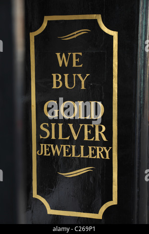 Ein Schild vor einem Juwelier-Geschäft in Arundel, West Sussex, England. Stockfoto