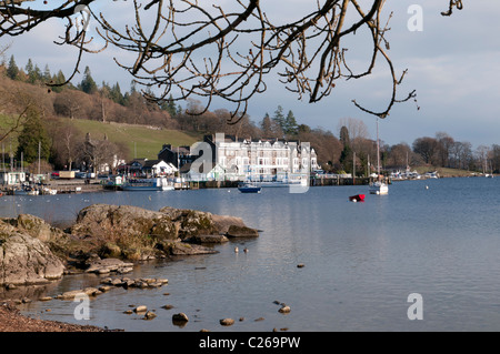 Der Fährterminal und Jugendherberge am nördlichen Ende des Windermere. Windermere ist Englands größter See Stockfoto