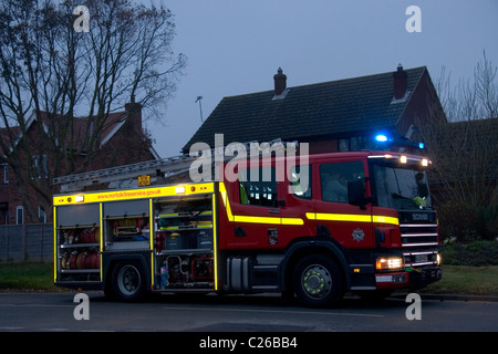 Norfolk Fire & Rescue an einem Haus Kamin Feuer retten. Stockfoto